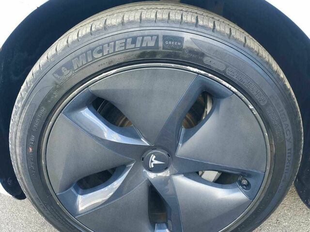 Білий Тесла Модель 3, об'ємом двигуна 0 л та пробігом 122 тис. км за 16500 $, фото 11 на Automoto.ua