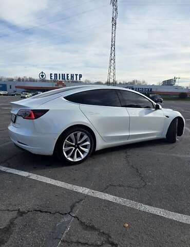 Білий Тесла Модель 3, об'ємом двигуна 0 л та пробігом 140 тис. км за 17400 $, фото 4 на Automoto.ua