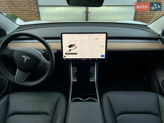 Белый Тесла Модель 3, объемом двигателя 0 л и пробегом 31 тыс. км за 32600 $, фото 37 на Automoto.ua