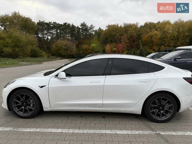 Белый Тесла Модель 3, объемом двигателя 0 л и пробегом 85 тыс. км за 14800 $, фото 3 на Automoto.ua