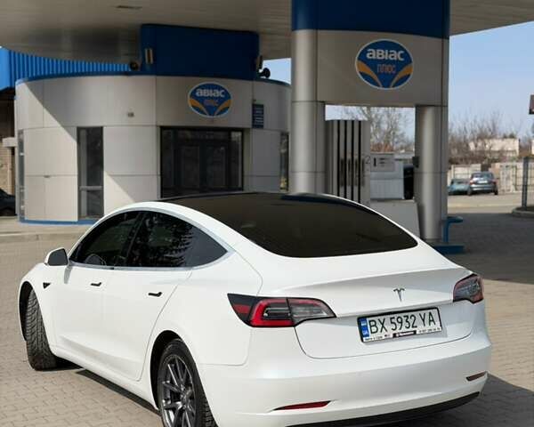 Белый Тесла Модель 3, объемом двигателя 0 л и пробегом 177 тыс. км за 12999 $, фото 1 на Automoto.ua