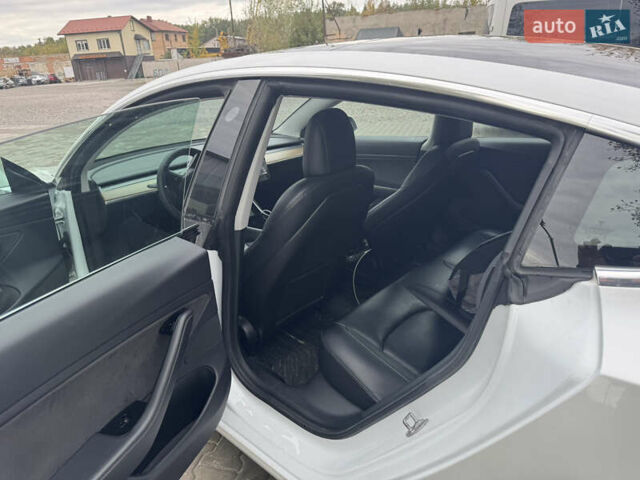 Белый Тесла Модель 3, объемом двигателя 0 л и пробегом 150 тыс. км за 15500 $, фото 8 на Automoto.ua