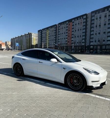 Белый Тесла Модель 3, объемом двигателя 0 л и пробегом 80 тыс. км за 18300 $, фото 1 на Automoto.ua