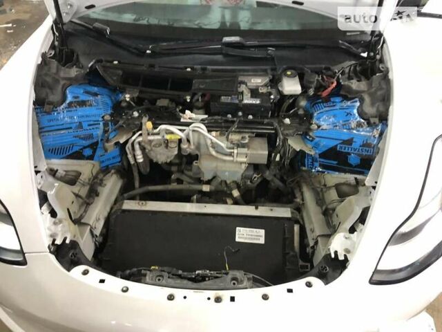 Белый Тесла Модель 3, объемом двигателя 0 л и пробегом 75 тыс. км за 25799 $, фото 35 на Automoto.ua