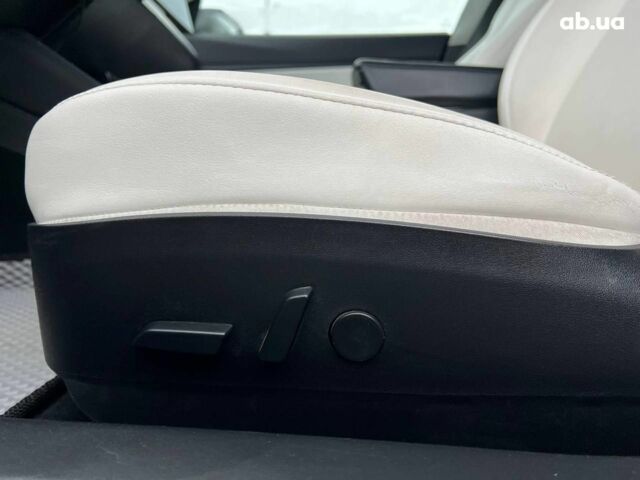 Білий Тесла Модель 3, об'ємом двигуна 0 л та пробігом 203 тис. км за 12000 $, фото 18 на Automoto.ua