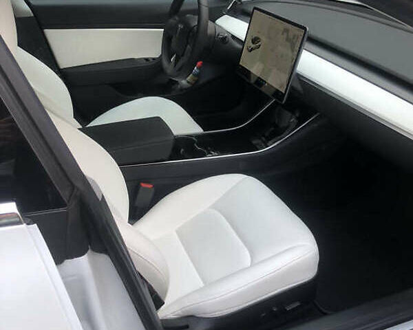 Белый Тесла Модель 3, объемом двигателя 0 л и пробегом 30 тыс. км за 15000 $, фото 7 на Automoto.ua