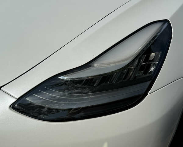 Белый Тесла Модель 3, объемом двигателя 0 л и пробегом 101 тыс. км за 14600 $, фото 7 на Automoto.ua