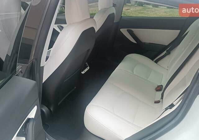 Білий Тесла Модель 3, об'ємом двигуна 0 л та пробігом 85 тис. км за 17500 $, фото 6 на Automoto.ua