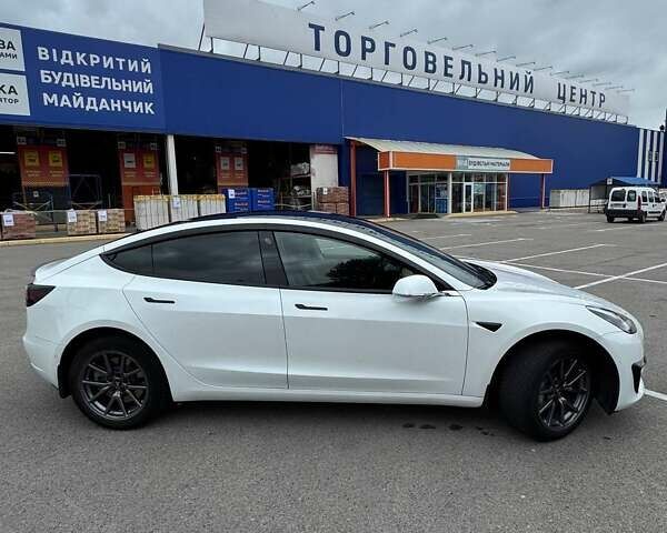 Белый Тесла Модель 3, объемом двигателя 0 л и пробегом 83 тыс. км за 19200 $, фото 7 на Automoto.ua