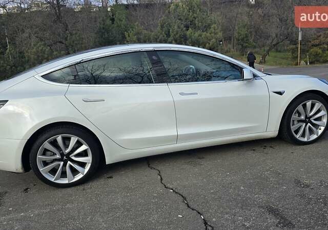 Белый Тесла Модель 3, объемом двигателя 0 л и пробегом 45 тыс. км за 16500 $, фото 7 на Automoto.ua