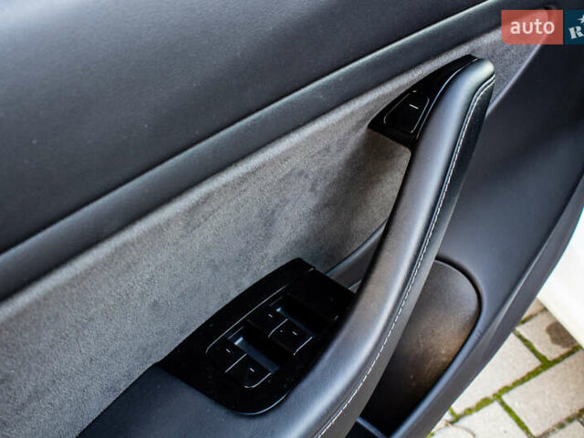 Білий Тесла Модель 3, об'ємом двигуна 0 л та пробігом 146 тис. км за 17500 $, фото 44 на Automoto.ua