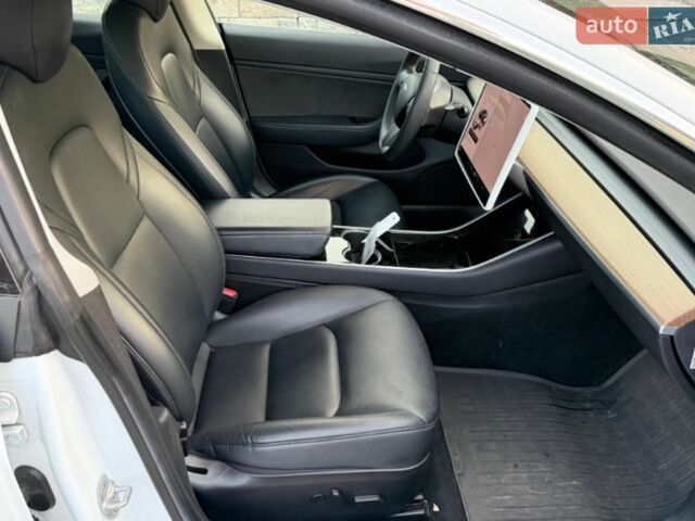 Білий Тесла Модель 3, об'ємом двигуна 0 л та пробігом 138 тис. км за 15500 $, фото 7 на Automoto.ua