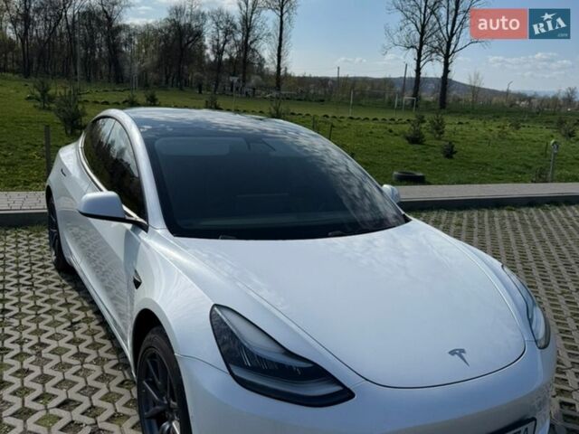 Белый Тесла Модель 3, объемом двигателя 0 л и пробегом 100 тыс. км за 13900 $, фото 5 на Automoto.ua