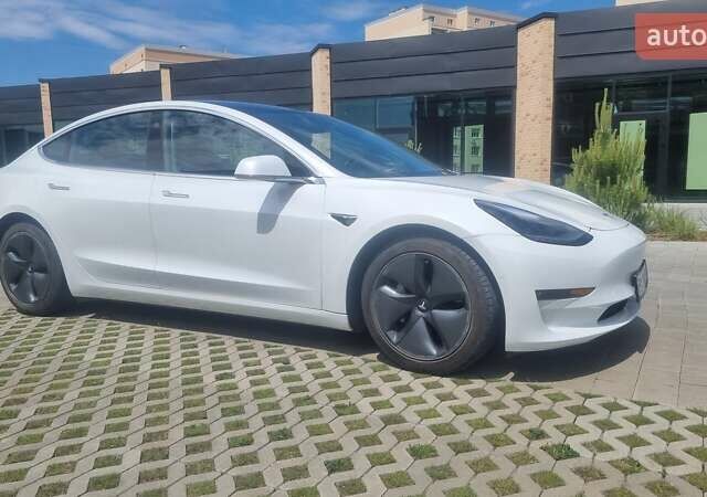 Тесла Модель 3 2019 у Хмельницькому на Automoto.ua Білий Тесла Модель 3, об'ємом двигуна 0 л та пробігом 55 тис. км за 20000 $, фото 4 на Automoto.ua
