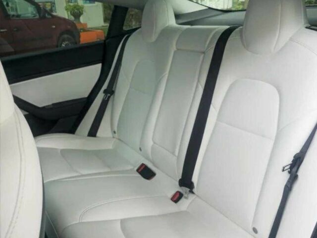 Білий Тесла Модель 3, об'ємом двигуна 0 л та пробігом 70 тис. км за 13850 $, фото 5 на Automoto.ua