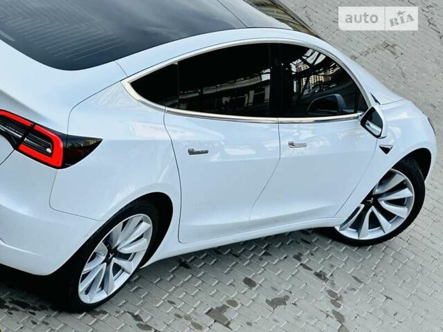 Білий Тесла Модель 3, об'ємом двигуна 0 л та пробігом 17 тис. км за 28200 $, фото 20 на Automoto.ua