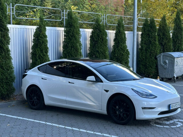 Белый Тесла Модель 3, объемом двигателя 0 л и пробегом 104 тыс. км за 24000 $, фото 2 на Automoto.ua