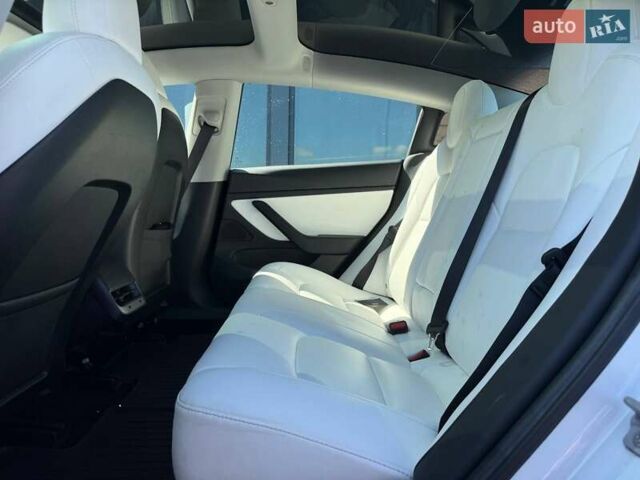 Білий Тесла Модель 3, об'ємом двигуна 0 л та пробігом 67 тис. км за 20500 $, фото 36 на Automoto.ua
