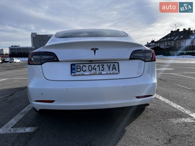 Білий Тесла Модель 3, об'ємом двигуна 0 л та пробігом 124 тис. км за 34900 $, фото 2 на Automoto.ua