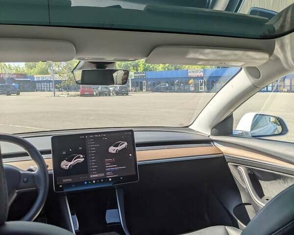 Белый Тесла Модель 3, объемом двигателя 0 л и пробегом 101 тыс. км за 23500 $, фото 14 на Automoto.ua