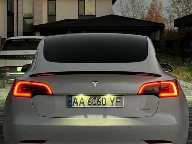 Білий Тесла Модель 3, об'ємом двигуна 0 л та пробігом 76 тис. км за 20500 $, фото 2 на Automoto.ua