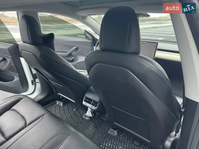 Белый Тесла Модель 3, объемом двигателя 0 л и пробегом 73 тыс. км за 17000 $, фото 37 на Automoto.ua