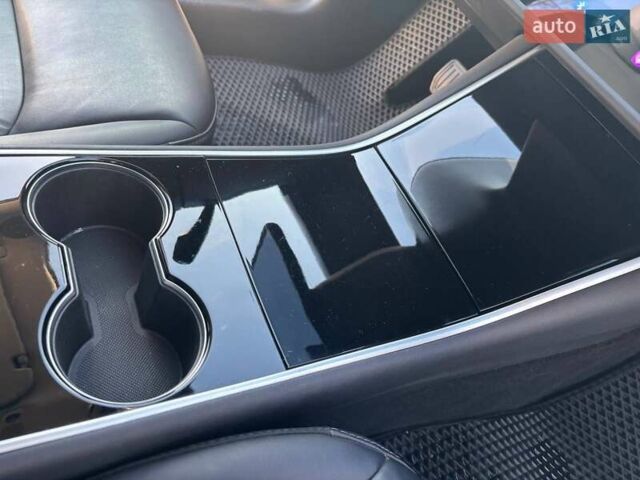 Білий Тесла Модель 3, об'ємом двигуна 0 л та пробігом 92 тис. км за 18600 $, фото 17 на Automoto.ua