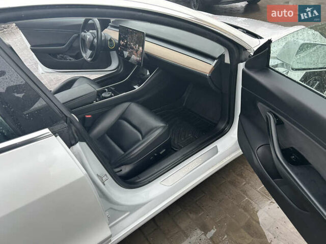 Білий Тесла Модель 3, об'ємом двигуна 0 л та пробігом 140 тис. км за 15700 $, фото 6 на Automoto.ua