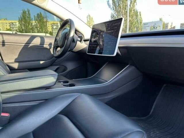 Білий Тесла Модель 3, об'ємом двигуна 0 л та пробігом 120 тис. км за 11538 $, фото 5 на Automoto.ua