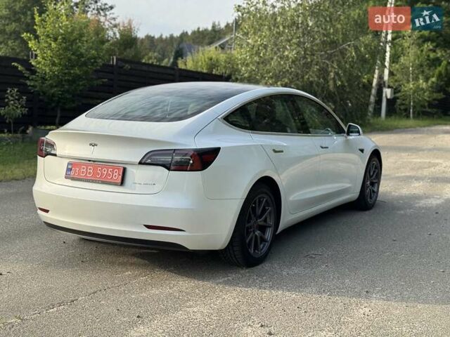 Белый Тесла Модель 3, объемом двигателя 0 л и пробегом 60 тыс. км за 17900 $, фото 19 на Automoto.ua