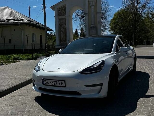 Белый Тесла Модель 3, объемом двигателя 0 л и пробегом 100 тыс. км за 16900 $, фото 19 на Automoto.ua
