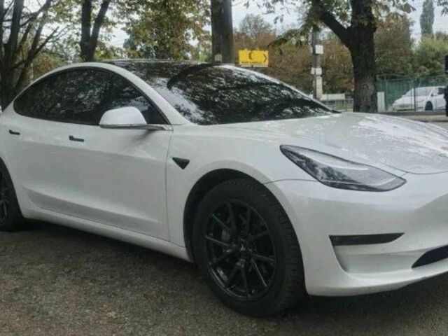 Білий Тесла Модель 3, об'ємом двигуна 0 л та пробігом 70 тис. км за 13850 $, фото 1 на Automoto.ua