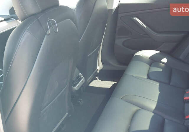 Білий Тесла Модель 3, об'ємом двигуна 0 л та пробігом 58 тис. км за 17999 $, фото 5 на Automoto.ua