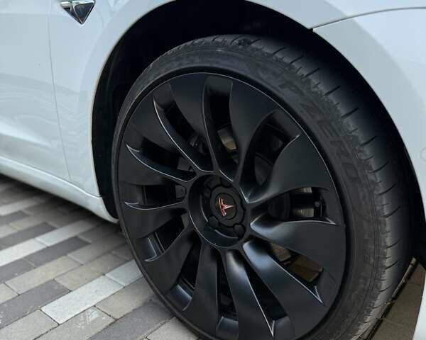 Белый Тесла Модель 3, объемом двигателя 0 л и пробегом 130 тыс. км за 16700 $, фото 6 на Automoto.ua
