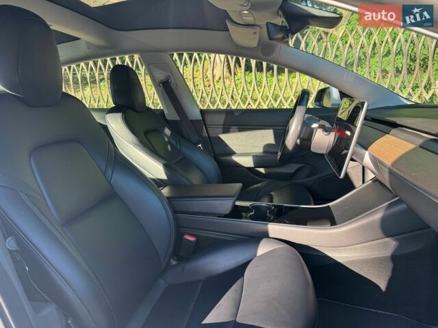 Белый Тесла Модель 3, объемом двигателя 0 л и пробегом 152 тыс. км за 17500 $, фото 24 на Automoto.ua