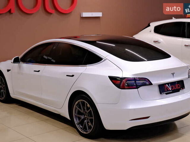 Белый Тесла Модель 3, объемом двигателя 0 л и пробегом 54 тыс. км за 15900 $, фото 15 на Automoto.ua