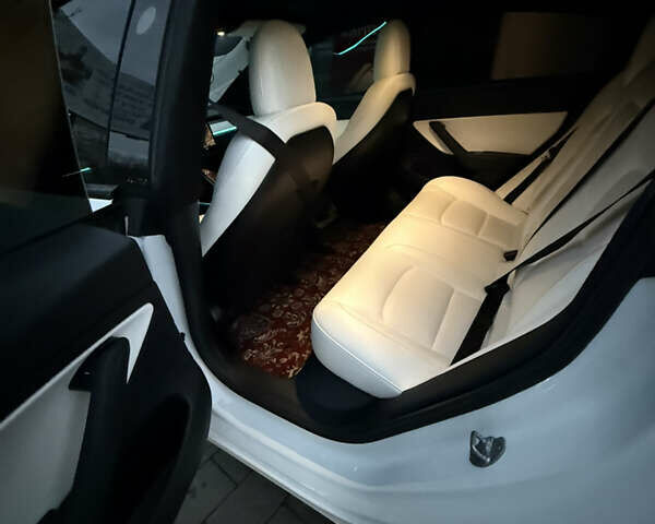 Білий Тесла Модель 3, об'ємом двигуна 0 л та пробігом 92 тис. км за 21800 $, фото 11 на Automoto.ua