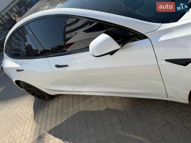 Білий Тесла Модель 3, об'ємом двигуна 0 л та пробігом 112 тис. км за 17500 $, фото 9 на Automoto.ua