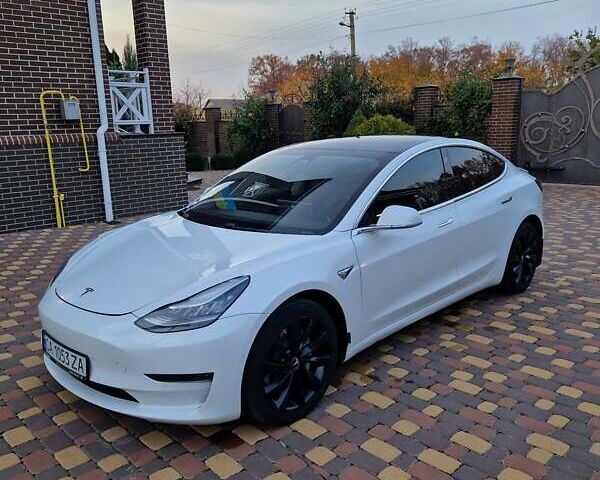 Белый Тесла Модель 3, объемом двигателя 0 л и пробегом 135 тыс. км за 20500 $, фото 2 на Automoto.ua