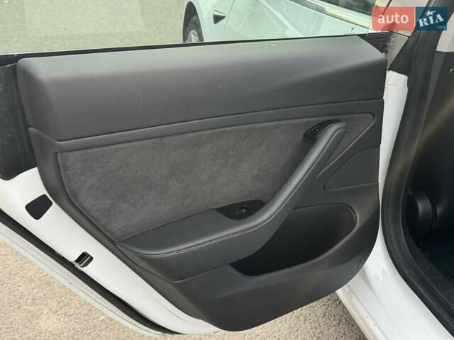 Белый Тесла Модель 3, объемом двигателя 0 л и пробегом 166 тыс. км за 14500 $, фото 22 на Automoto.ua