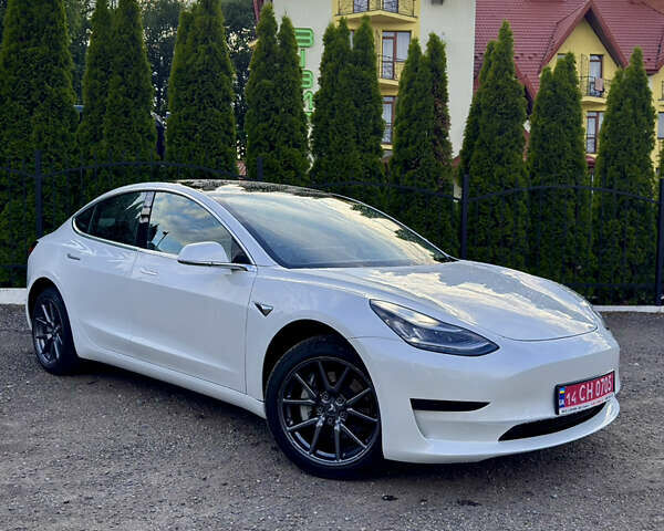 Белый Тесла Модель 3, объемом двигателя 0 л и пробегом 32 тыс. км за 28194 $, фото 14 на Automoto.ua