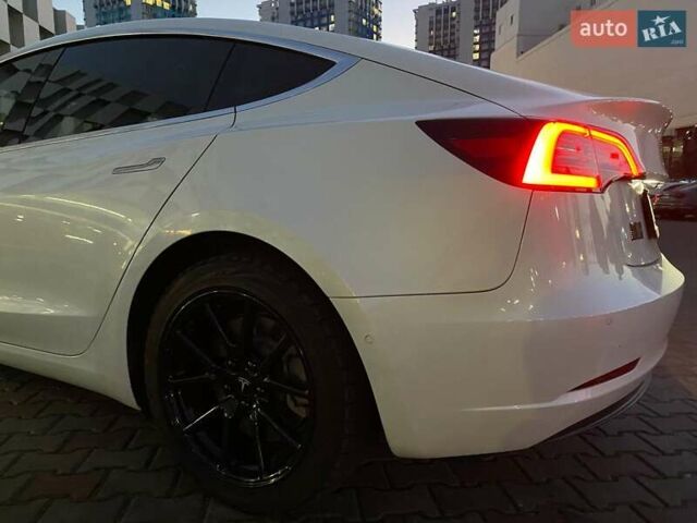 Білий Тесла Модель 3, об'ємом двигуна 0 л та пробігом 151 тис. км за 17300 $, фото 10 на Automoto.ua