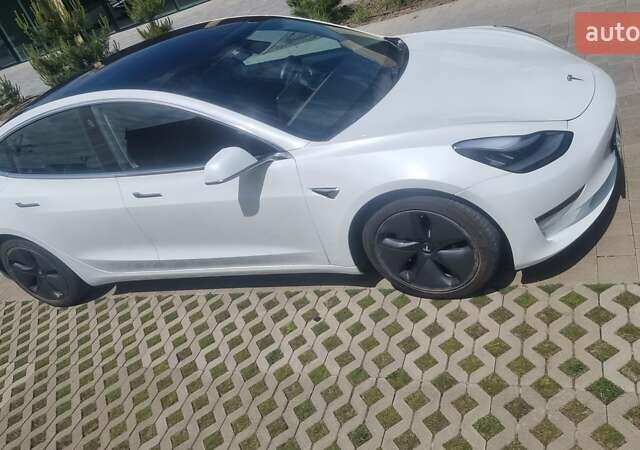 Тесла Модель 3 2019 у Хмельницькому на Automoto.ua Білий Тесла Модель 3, об'ємом двигуна 0 л та пробігом 55 тис. км за 20000 $, фото 5 на Automoto.ua