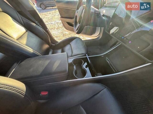 Білий Тесла Модель 3, об'ємом двигуна 0 л та пробігом 92 тис. км за 18600 $, фото 20 на Automoto.ua