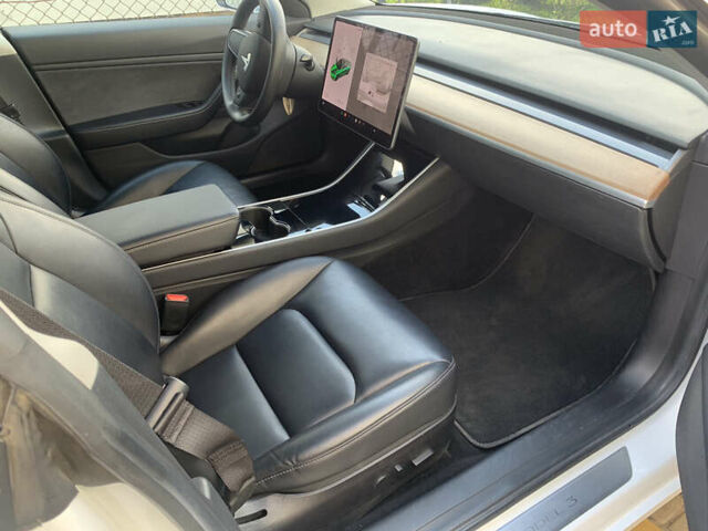 Белый Тесла Модель 3, объемом двигателя 0 л и пробегом 119 тыс. км за 18300 $, фото 8 на Automoto.ua