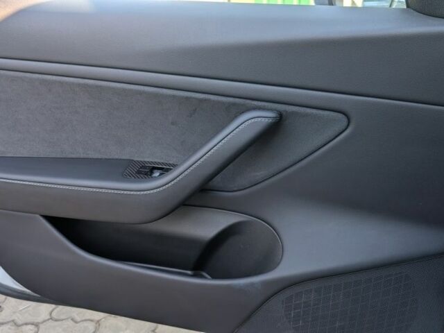 Білий Тесла Модель 3, об'ємом двигуна 0 л та пробігом 120 тис. км за 19700 $, фото 19 на Automoto.ua