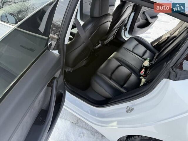 Білий Тесла Модель 3, об'ємом двигуна 0 л та пробігом 185 тис. км за 13800 $, фото 20 на Automoto.ua