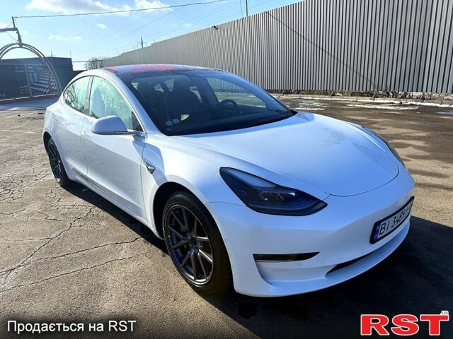 Белый Тесла Модель 3, объемом двигателя 0 л и пробегом 150 тыс. км за 15500 $, фото 3 на Automoto.ua