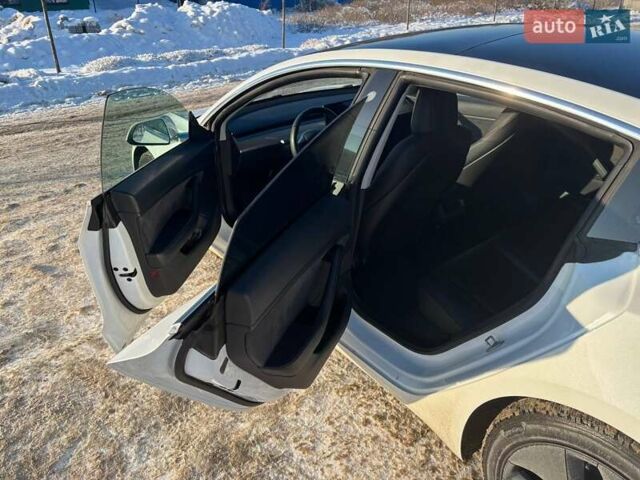 Білий Тесла Модель 3, об'ємом двигуна 0 л та пробігом 92 тис. км за 18600 $, фото 12 на Automoto.ua