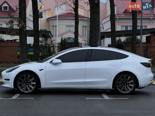 Белый Тесла Модель 3, объемом двигателя 0 л и пробегом 76 тыс. км за 21000 $, фото 3 на Automoto.ua